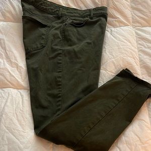 Olive Skinny Jeans by Old Navy Size 14, bo returns so pls check suzes.